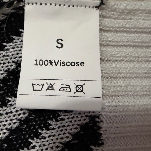 Black and White Chevron V Neck Knit Top/Vest NWOT - Picture 5 of 5
